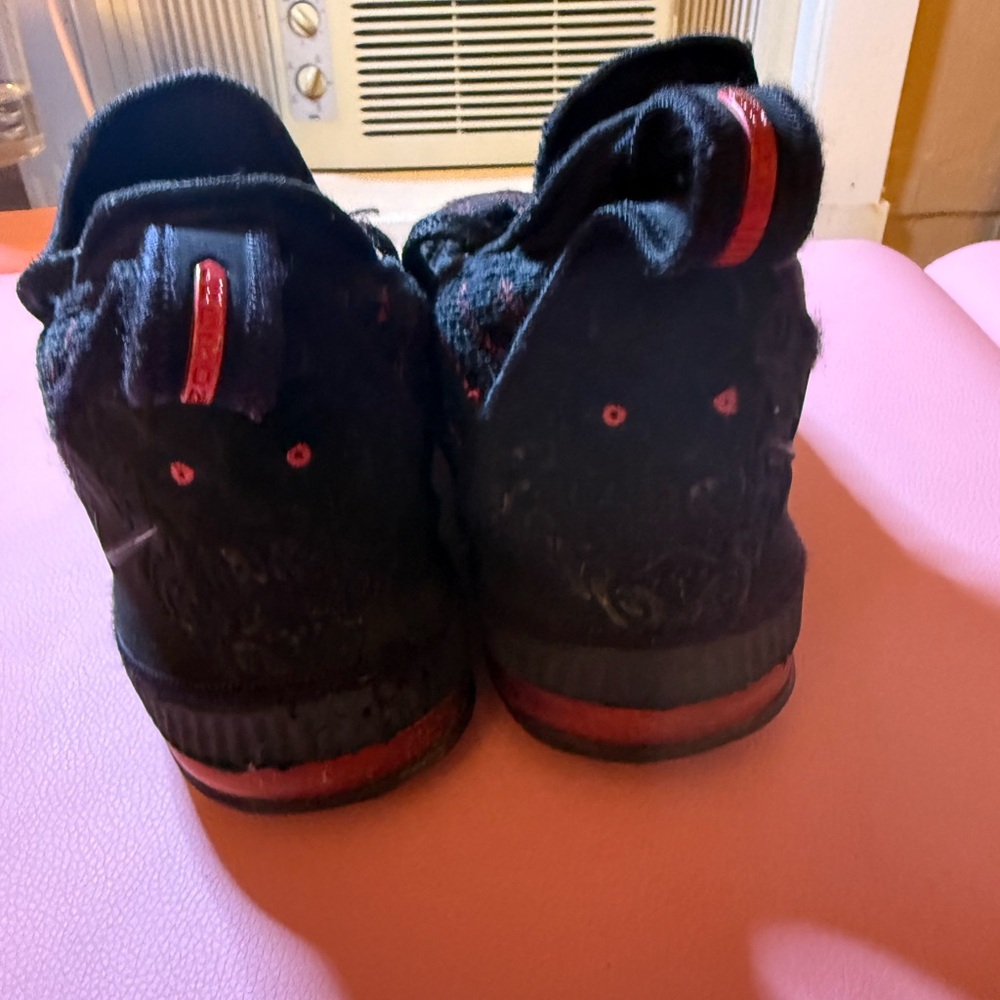 Nike Kids Black and Red Sneakers - Picture 4 of 6